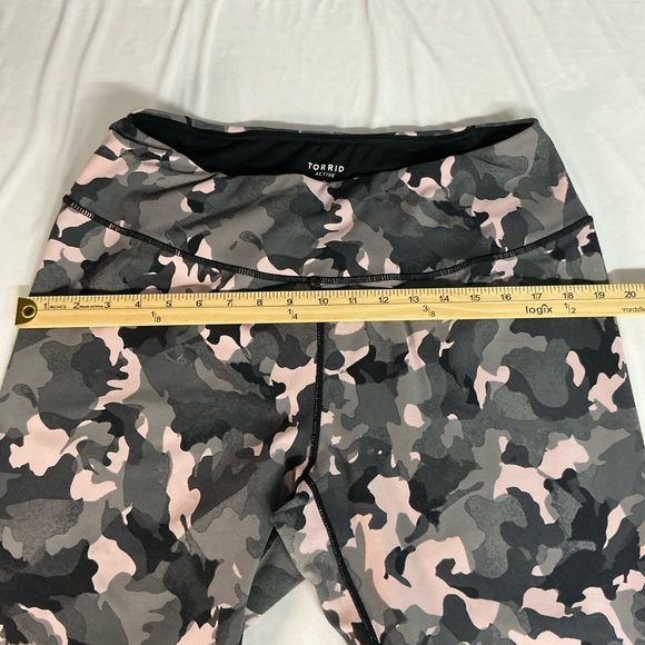 Torrid Women's Camouflage Leggings in Black, Gray, and Pink - Picture 5 of 8